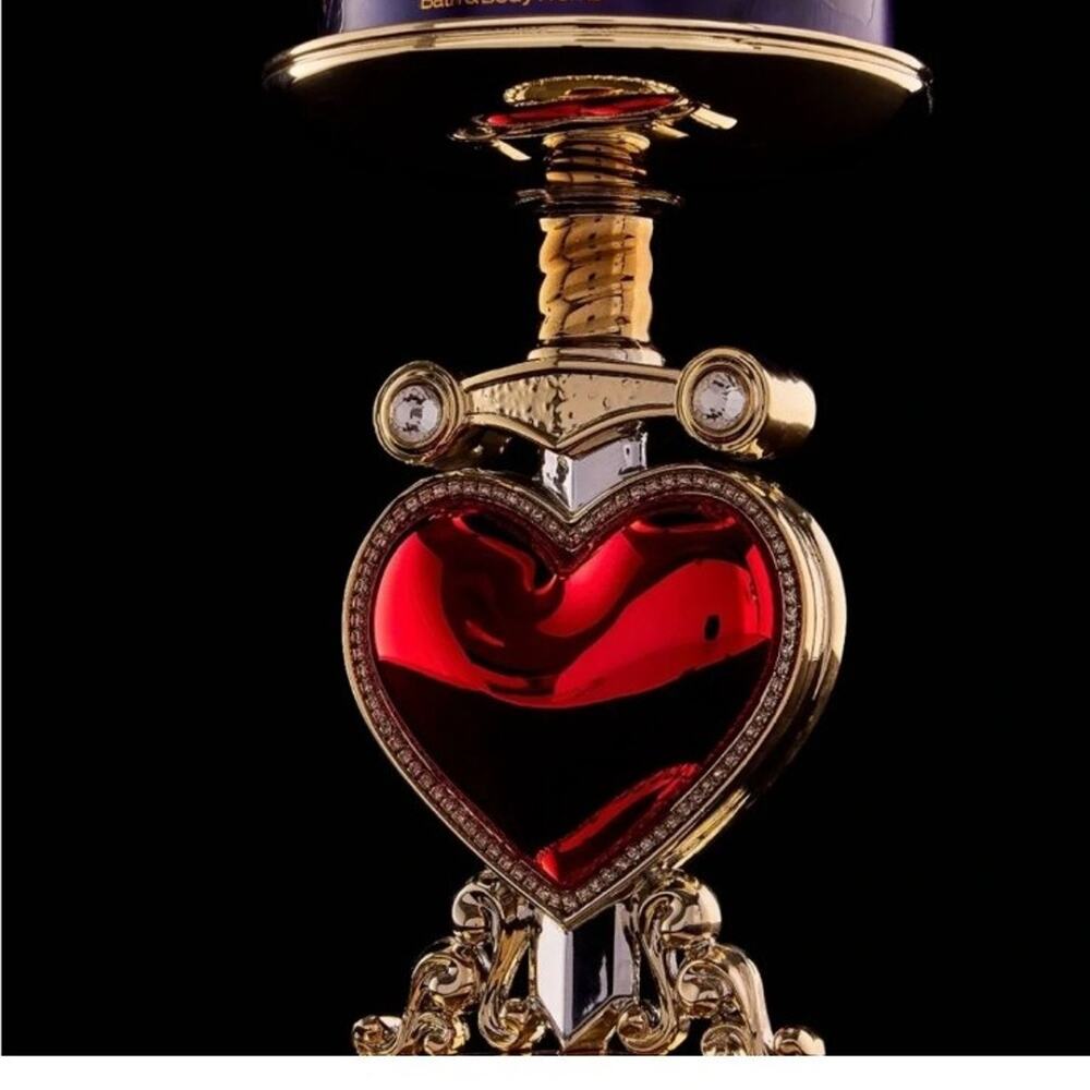 Bath & Body Works Evil Queen Pierced Heart Pedestal 3-Wick Candle Holde